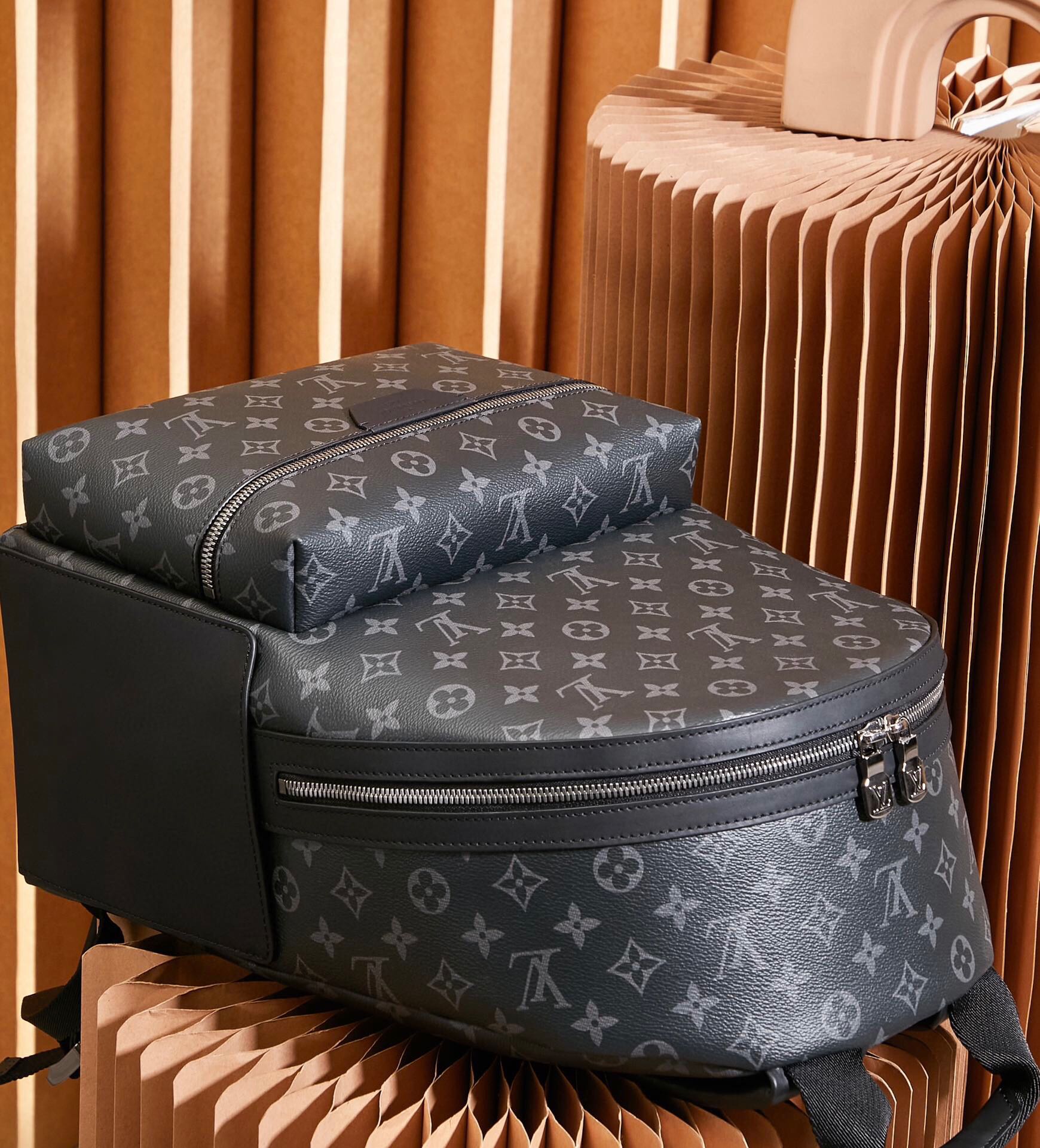 Louis Vuitton Discovery Backpack M22558