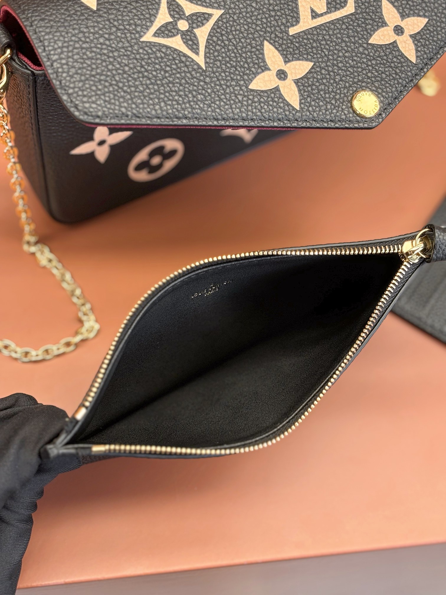 Louis Vuitton POCHETTE FÉLICIE Chain Bag M82479