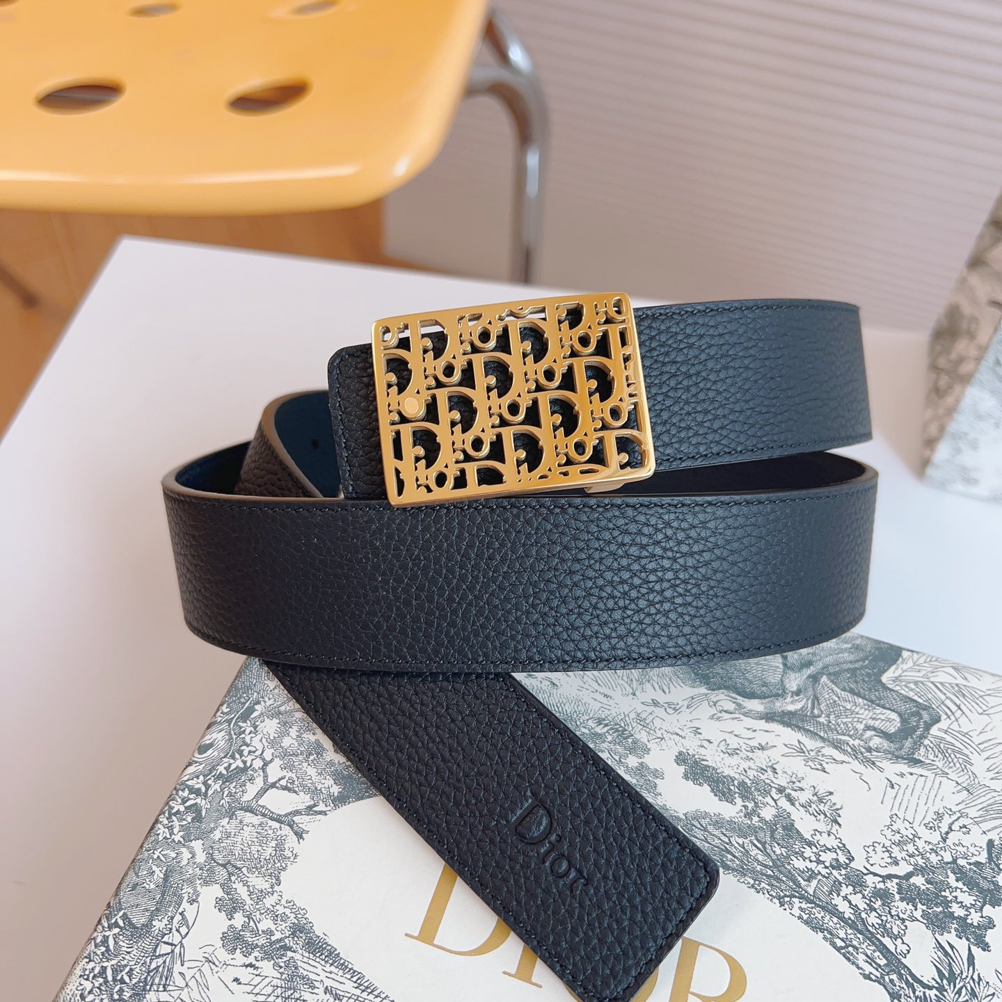 Dior hollow buckle cowhide double-sided belt 3.5CM wide