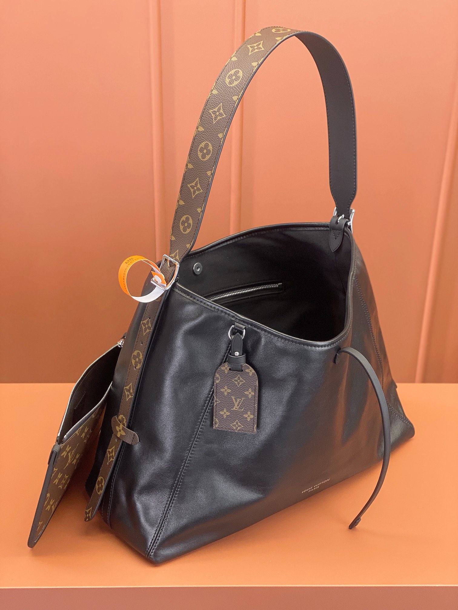 Louis Vuitton CARRYALL DARK Medium Handbag M25143