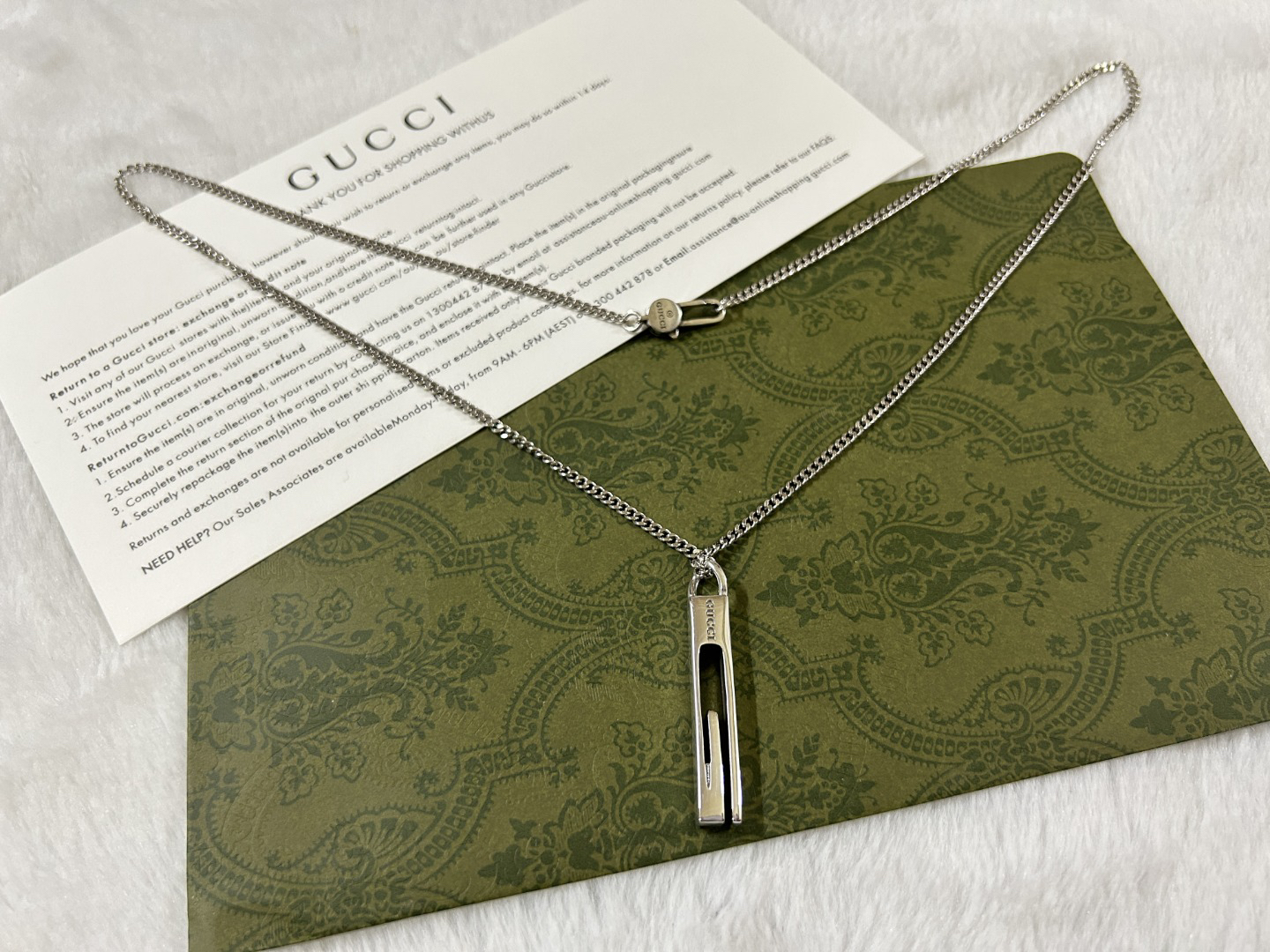 Gucci hollow bar necklace