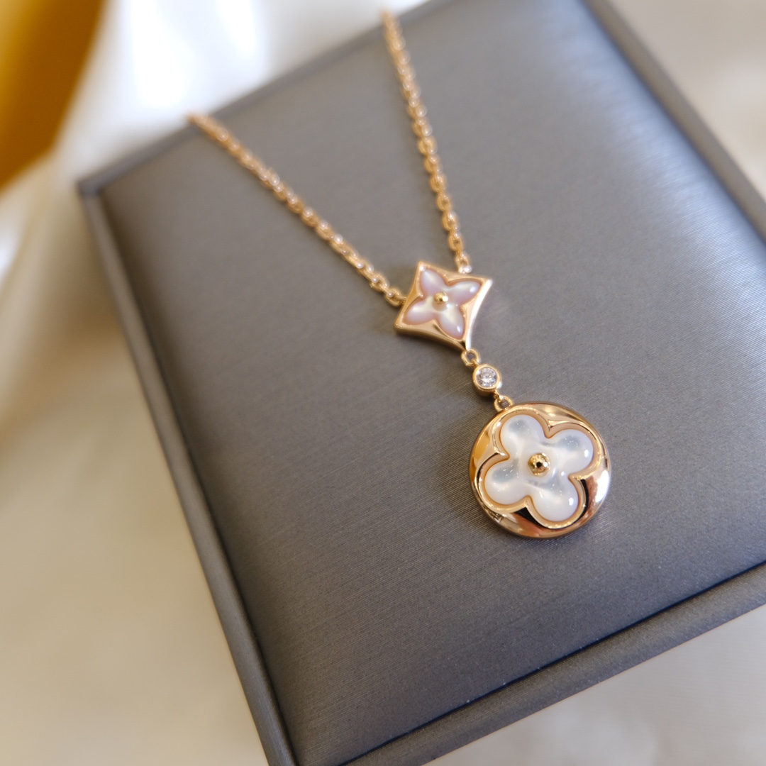 Louis Vuitton White Shell Classic Flower Necklace