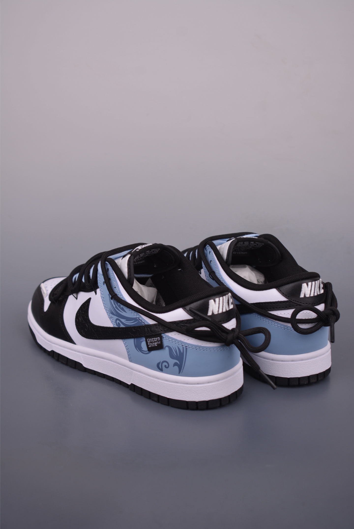 NIKE SB Dunk Low 