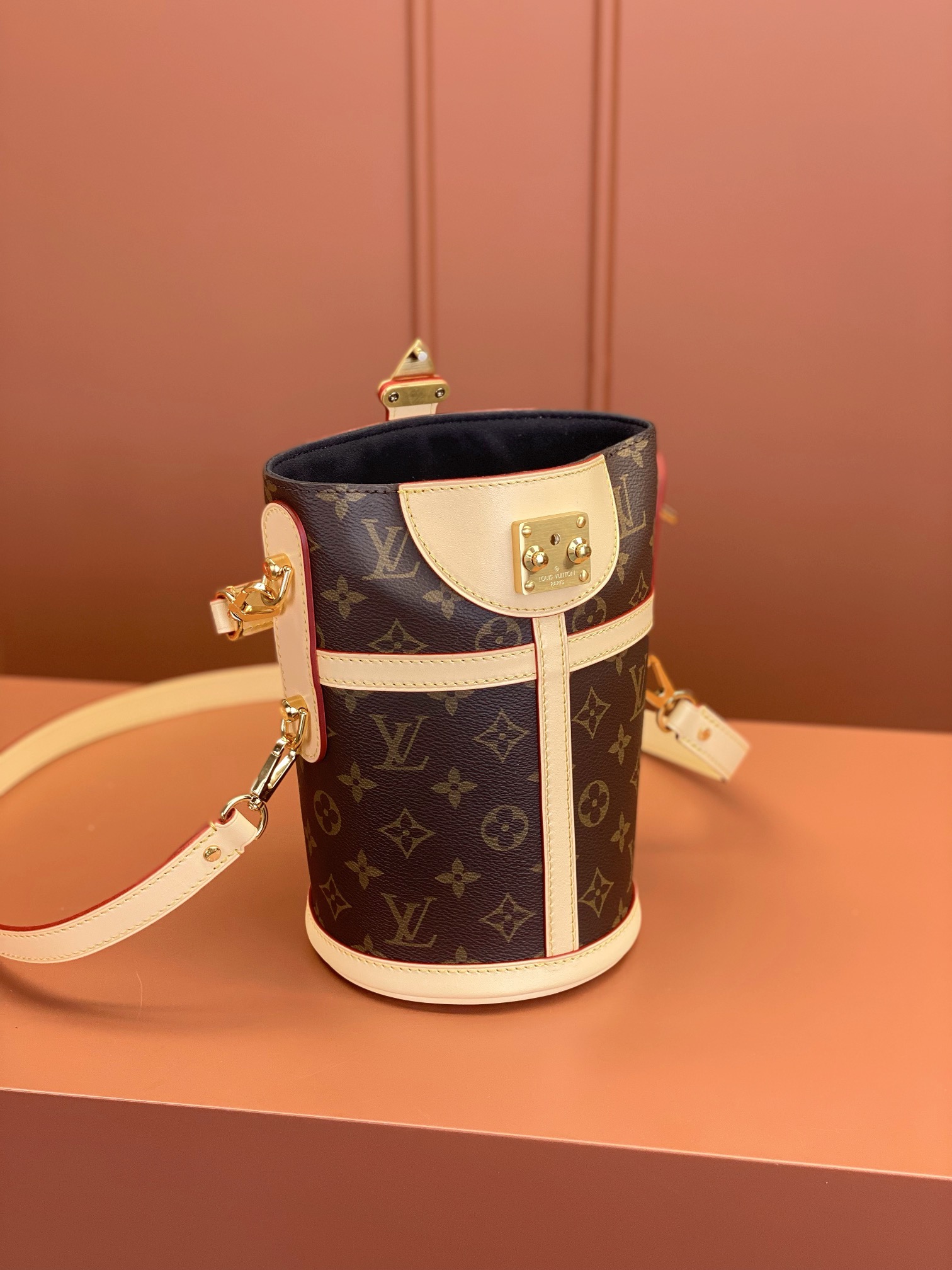 Louis Vuitton DUFFLE Handbag M43587