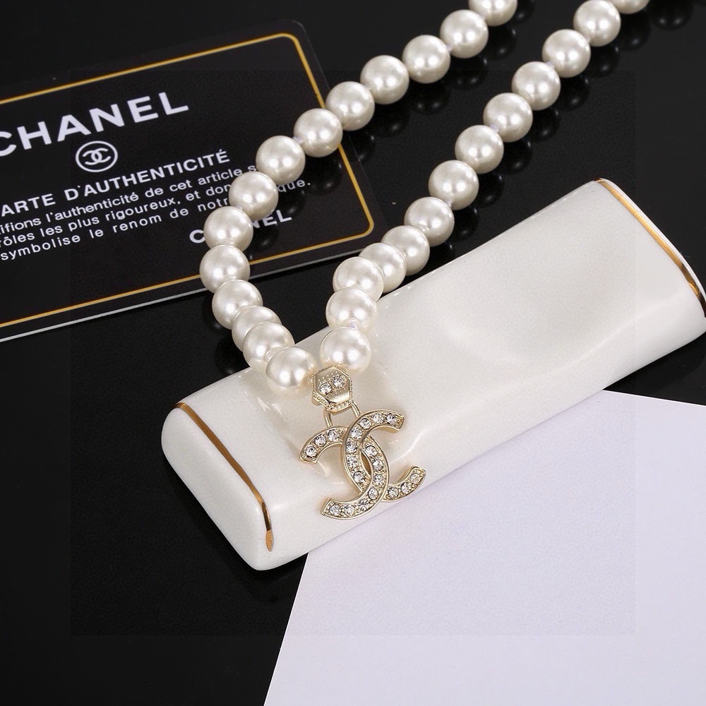 Chanel new pearl necklace