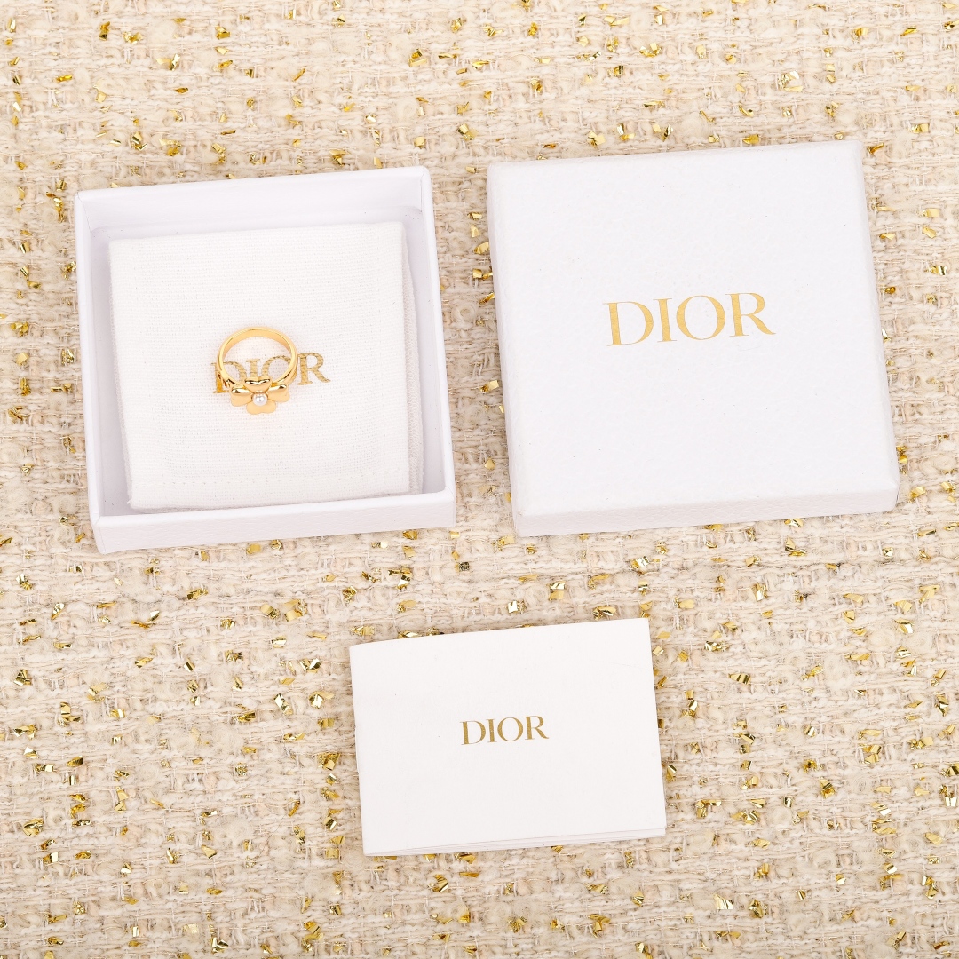 Dior four leaf clover ring