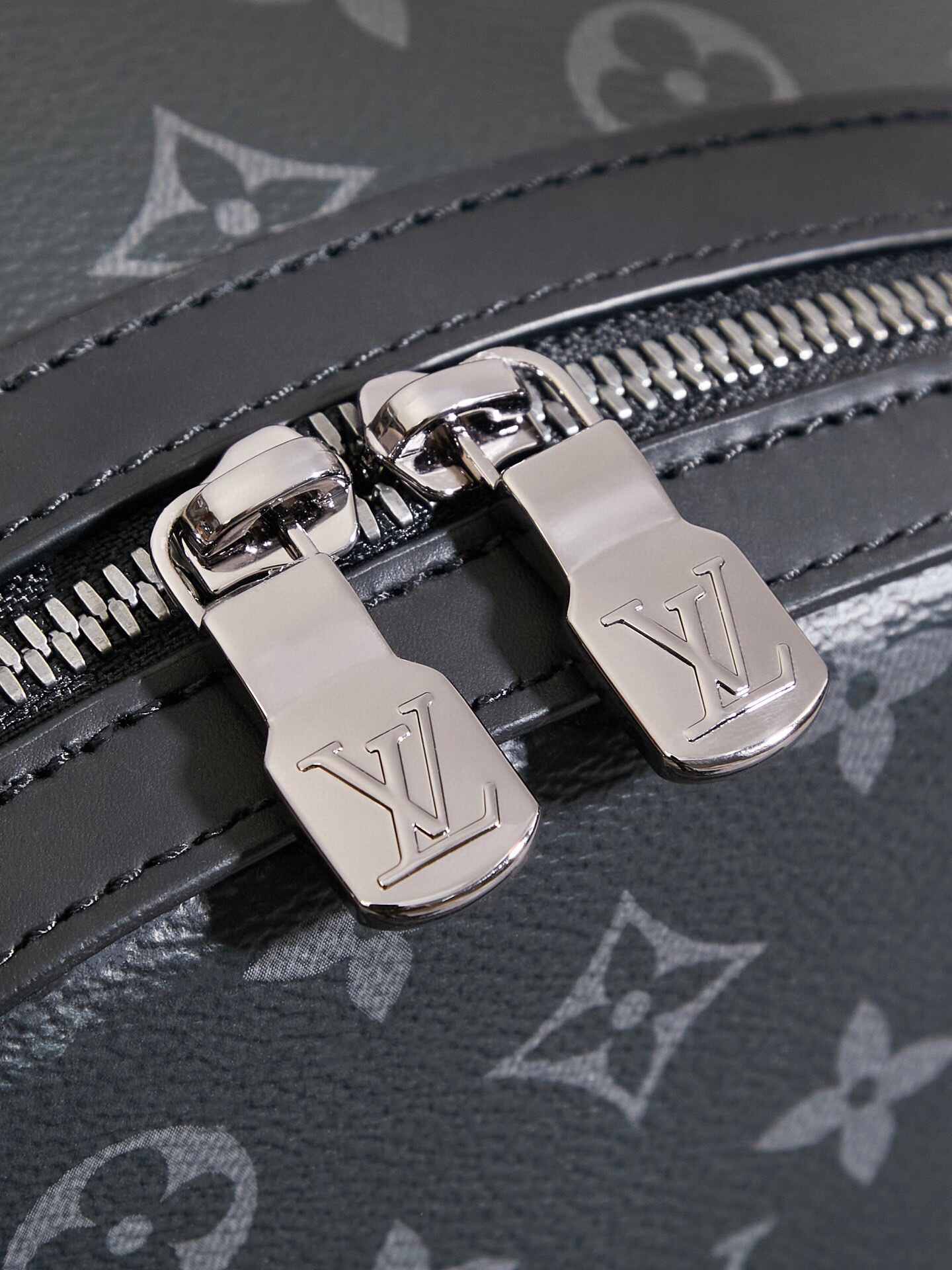 Louis Vuitton Discovery Backpack M22558
