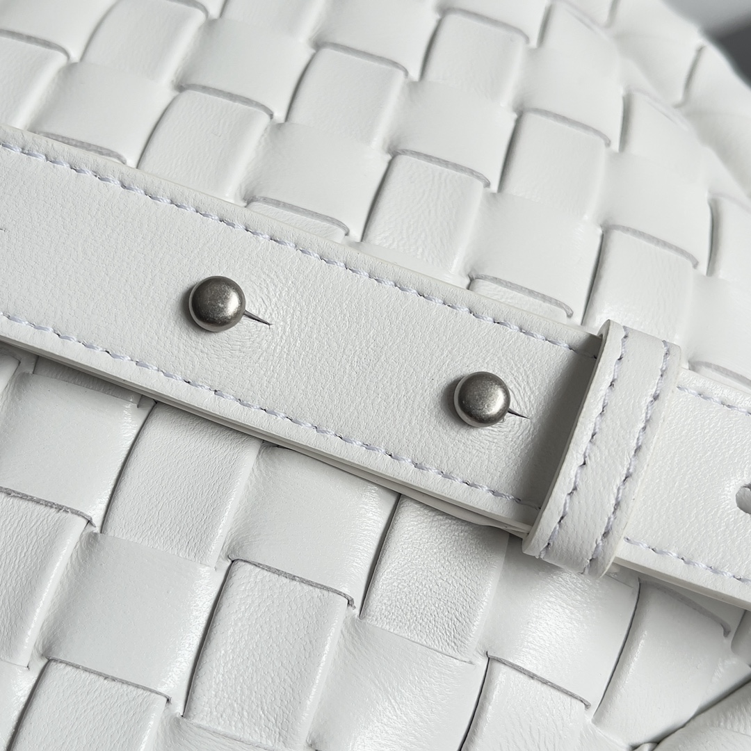 Bottega Veneta Cobble Bag 755659
