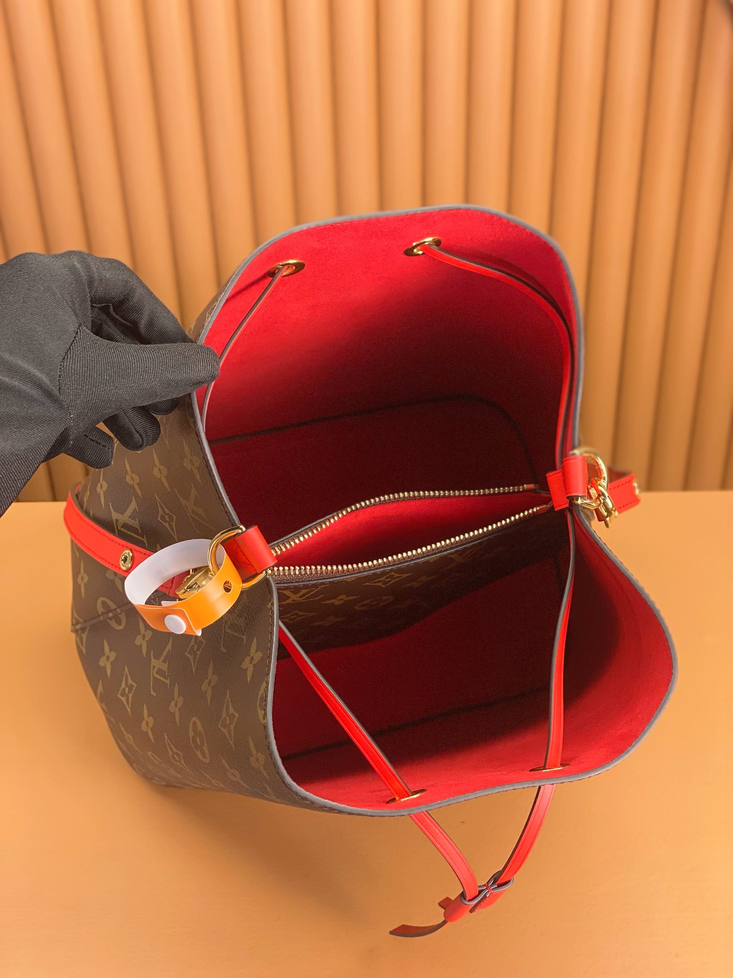 Louis Vuitton NÉONOÉ Medium Handbag M44021