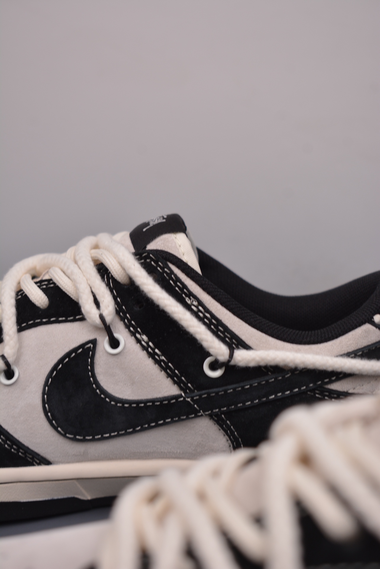 Stussy x Nike SB Dunk Low Retro Lot Stussy black, off-white and white embroidery YX5066-209