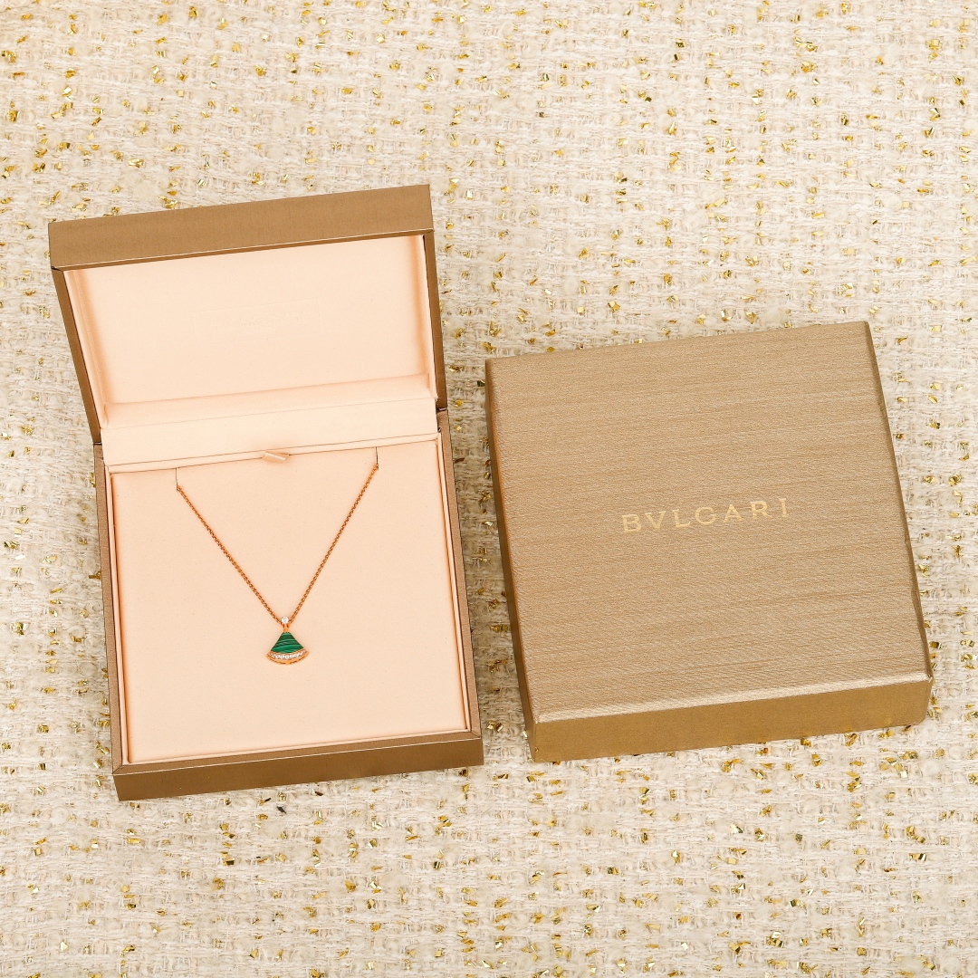 Bulgari fan-shaped agate diamond necklace
