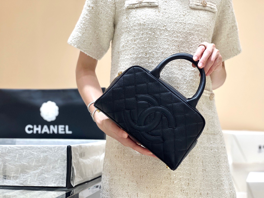 Chanel Vintage Bowling Bag 20996