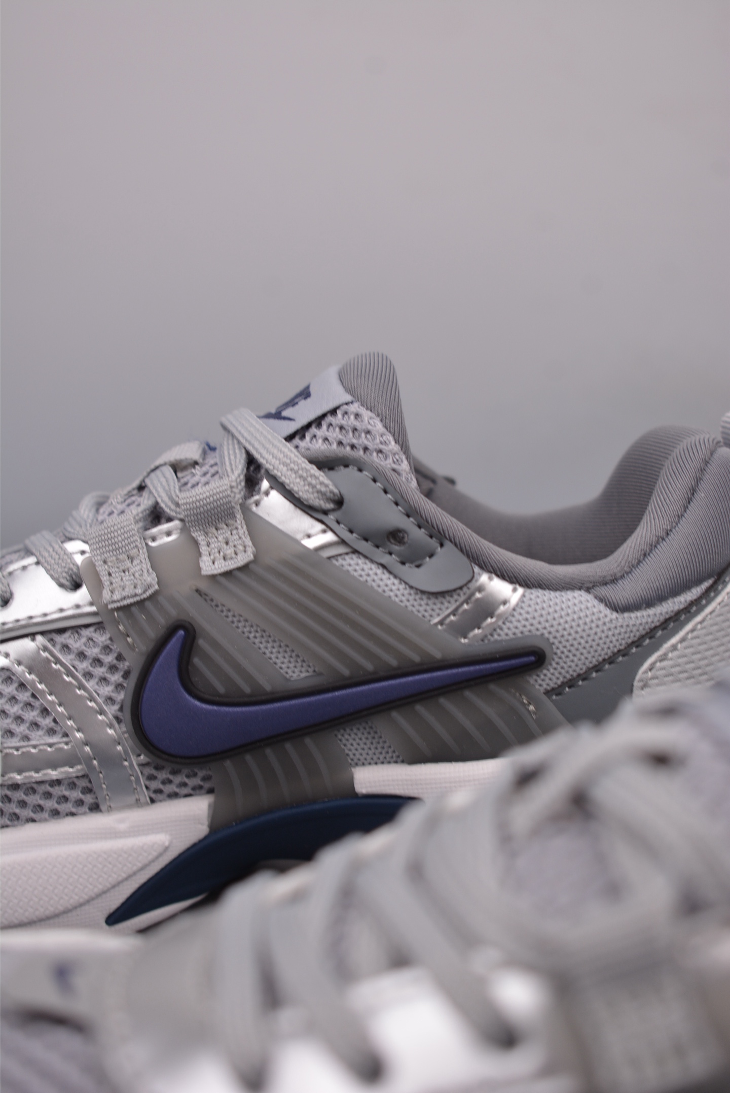 Nike Wmns V2K Runtekk LowWolf GreyMidnight Navy HJ4497-002
