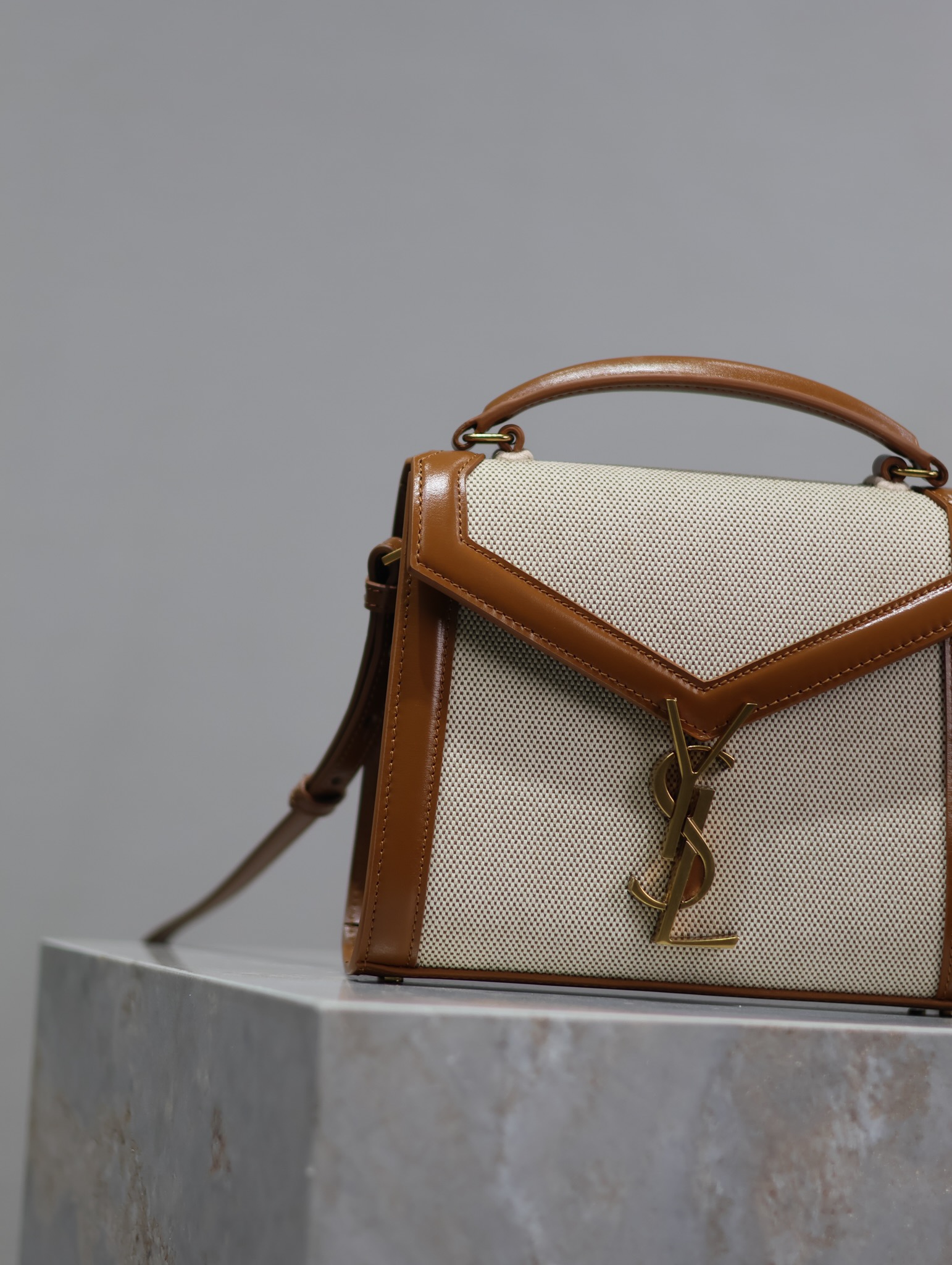 YVES SAINT LAURENT CASSANDRA Handbag 602716