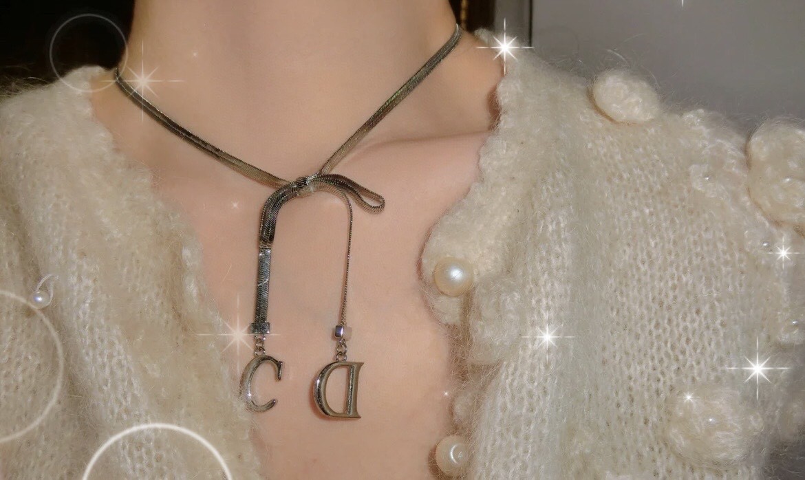 Dior bow necklace
