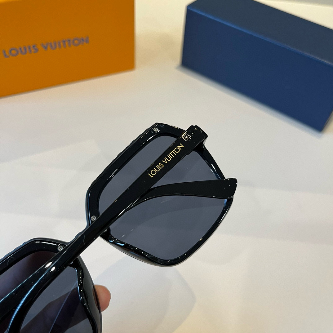 Louis Vuitton square-frame sunglasses