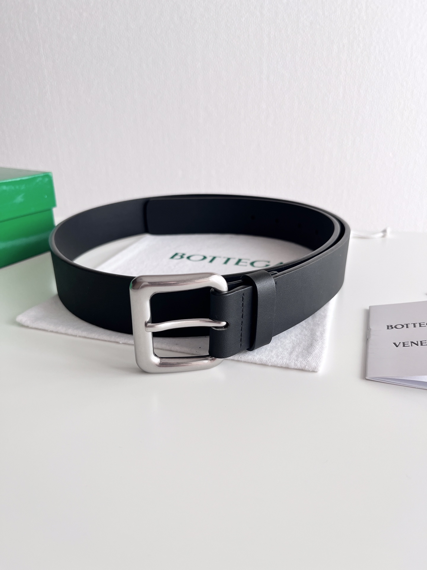 Bottega Veneta vintage pin buckle cowhide double-sided belt 3.5cm wide