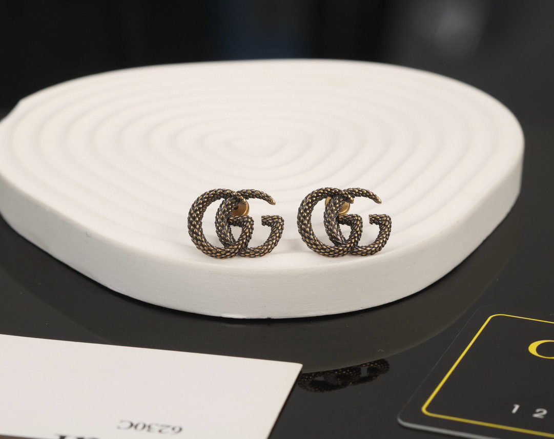 GUCCi classic letter earrings