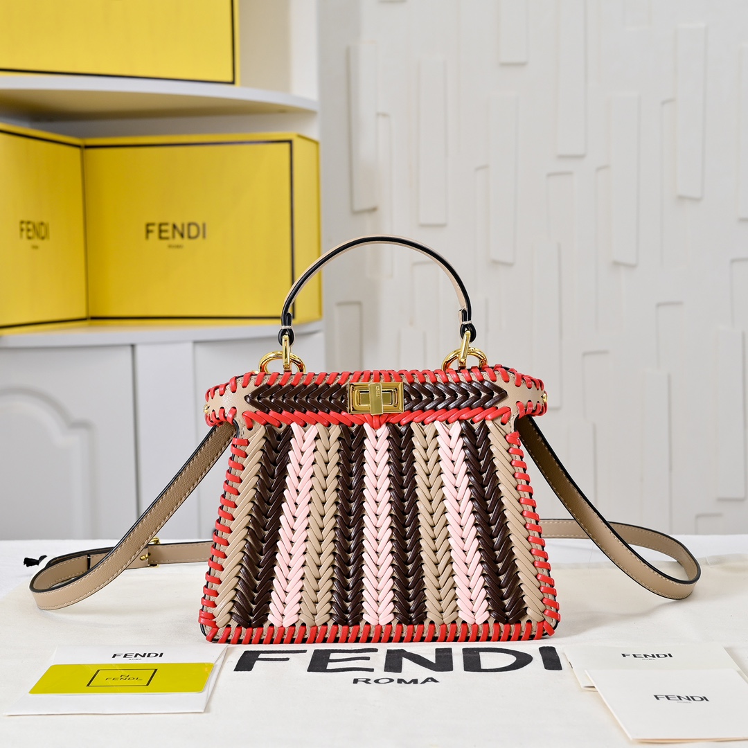 FENDI BAGUETTE Medium Handbag 3373