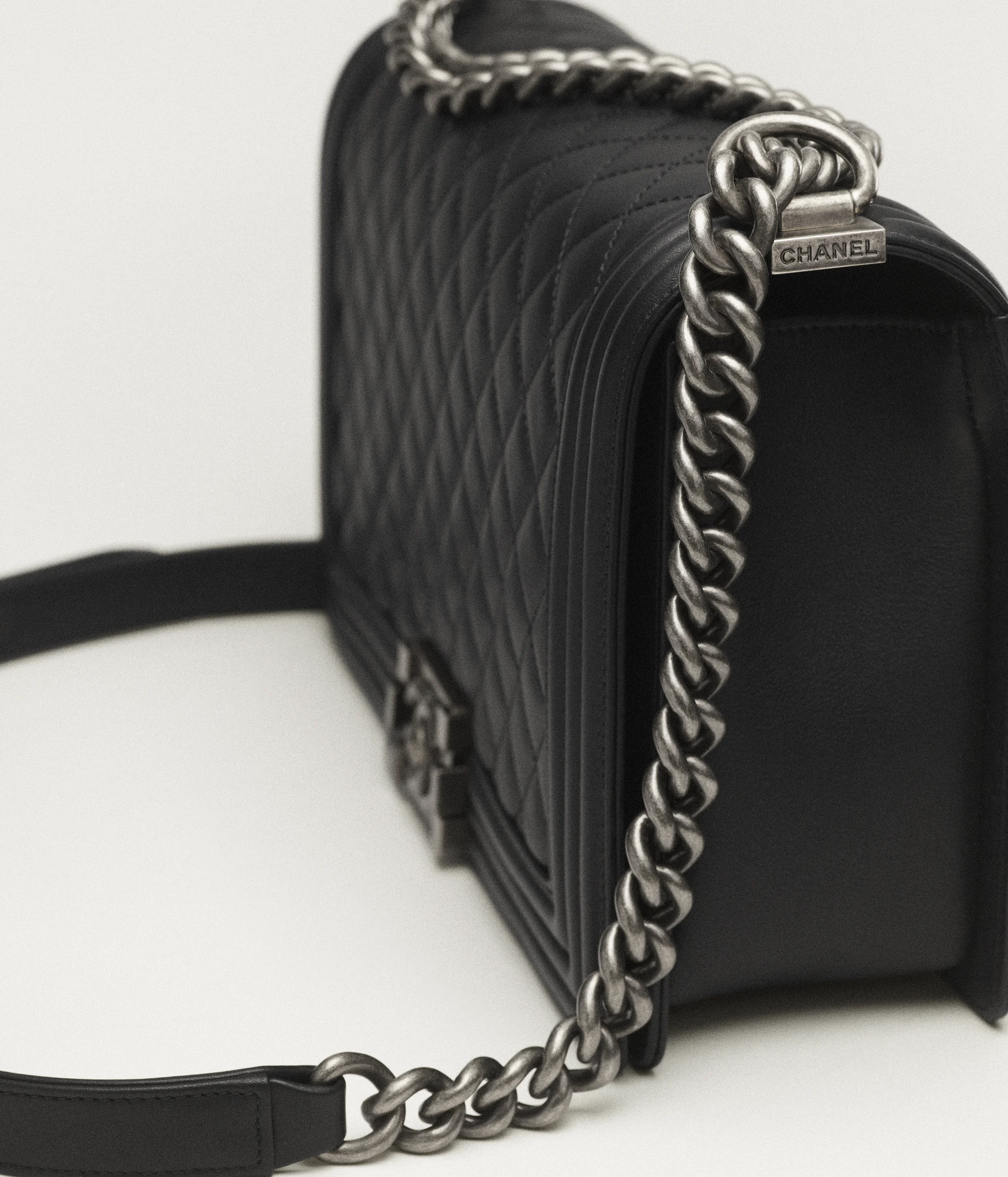 Chanel BOY CHANEL Handbag Calfskin & Ruthenium-Finish Metal Black A92193-Y09953-94305