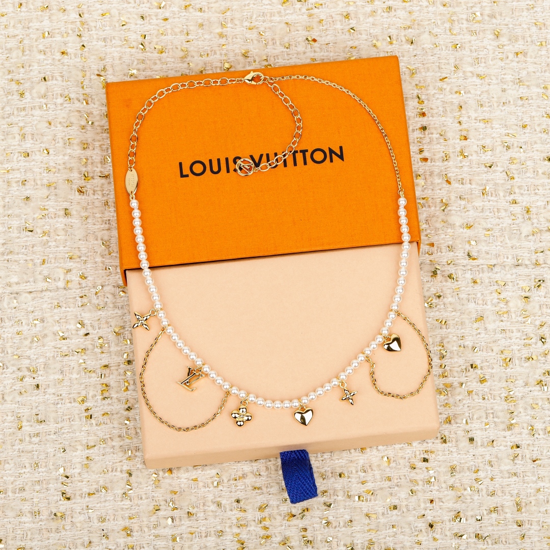 Louis Vuitton floral pearl necklace