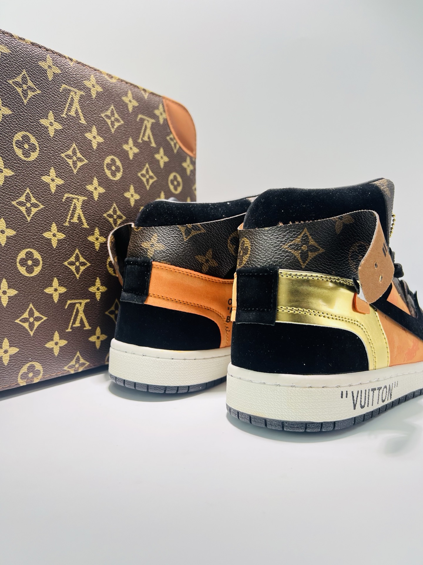 Louis Vuitton x OFF-WHITE x Air Jordan 1 High basketball shoes 554724-555