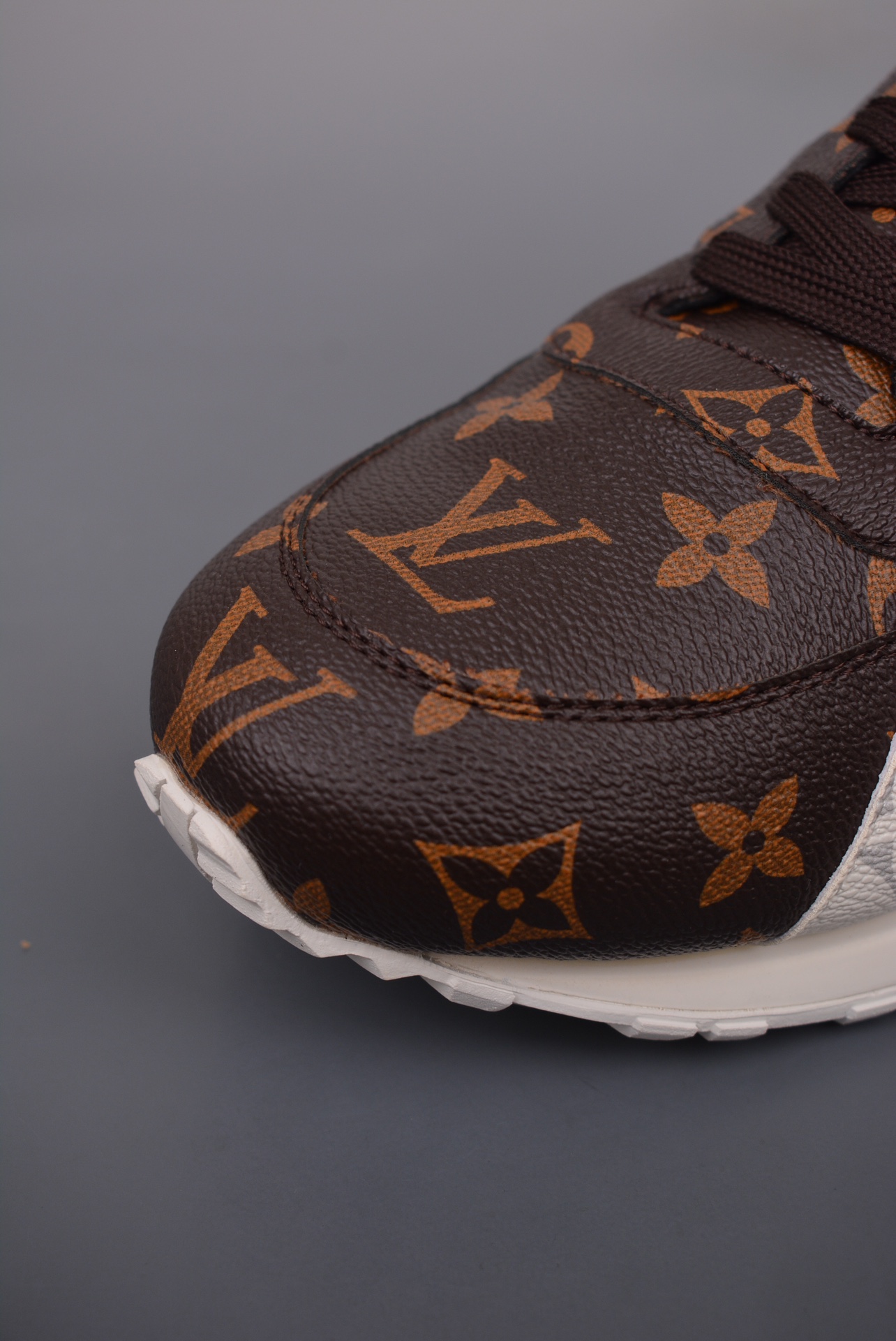 Louis Vuitton Run Away white, black and brown monogram 1A3N7W