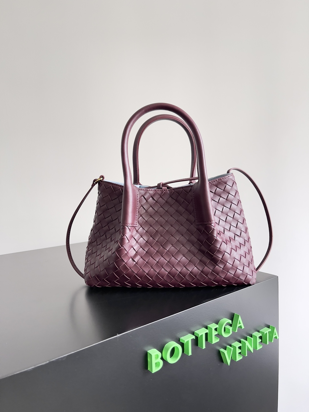 BOTTEGA VENETA 2025 PINACOTECA Small Bag 819004