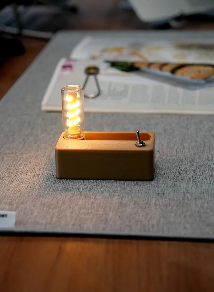 ✨Creative Magnetic Flippable Table Lamp