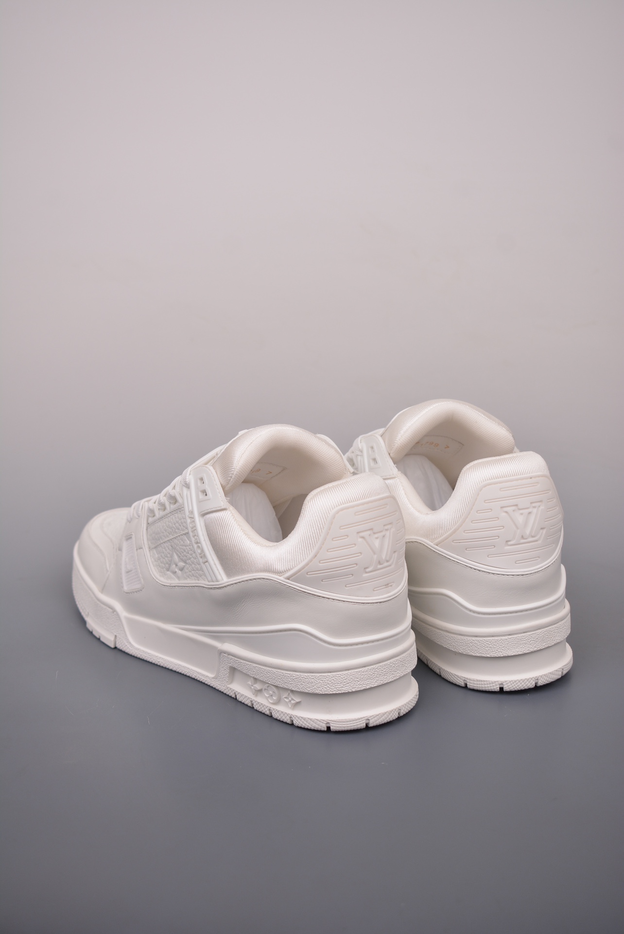 Louis Vuitton Trainer Sneaker Low Leather All White