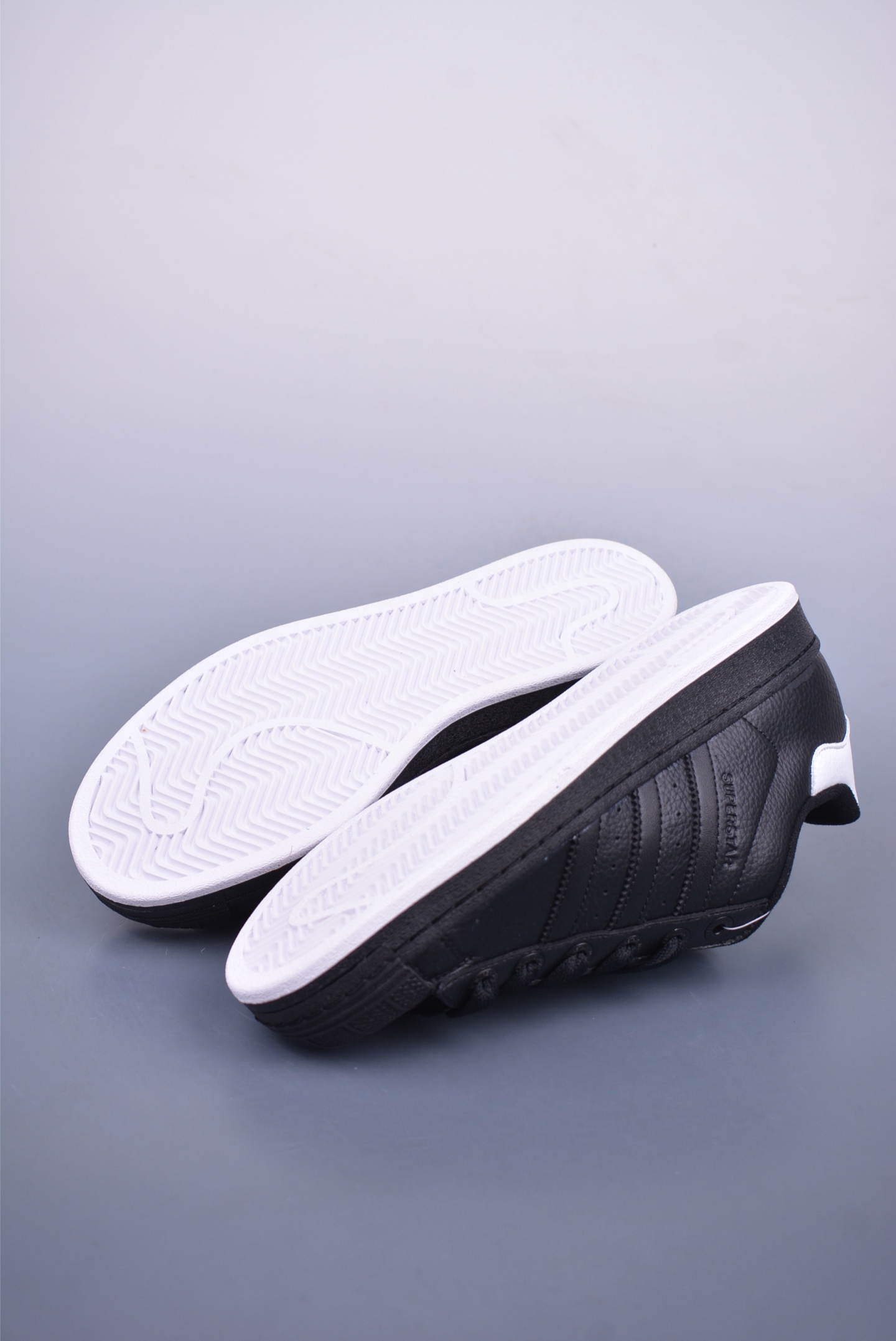 Adidas Originals Superstar Sneakers Leather Black and White JR0029
