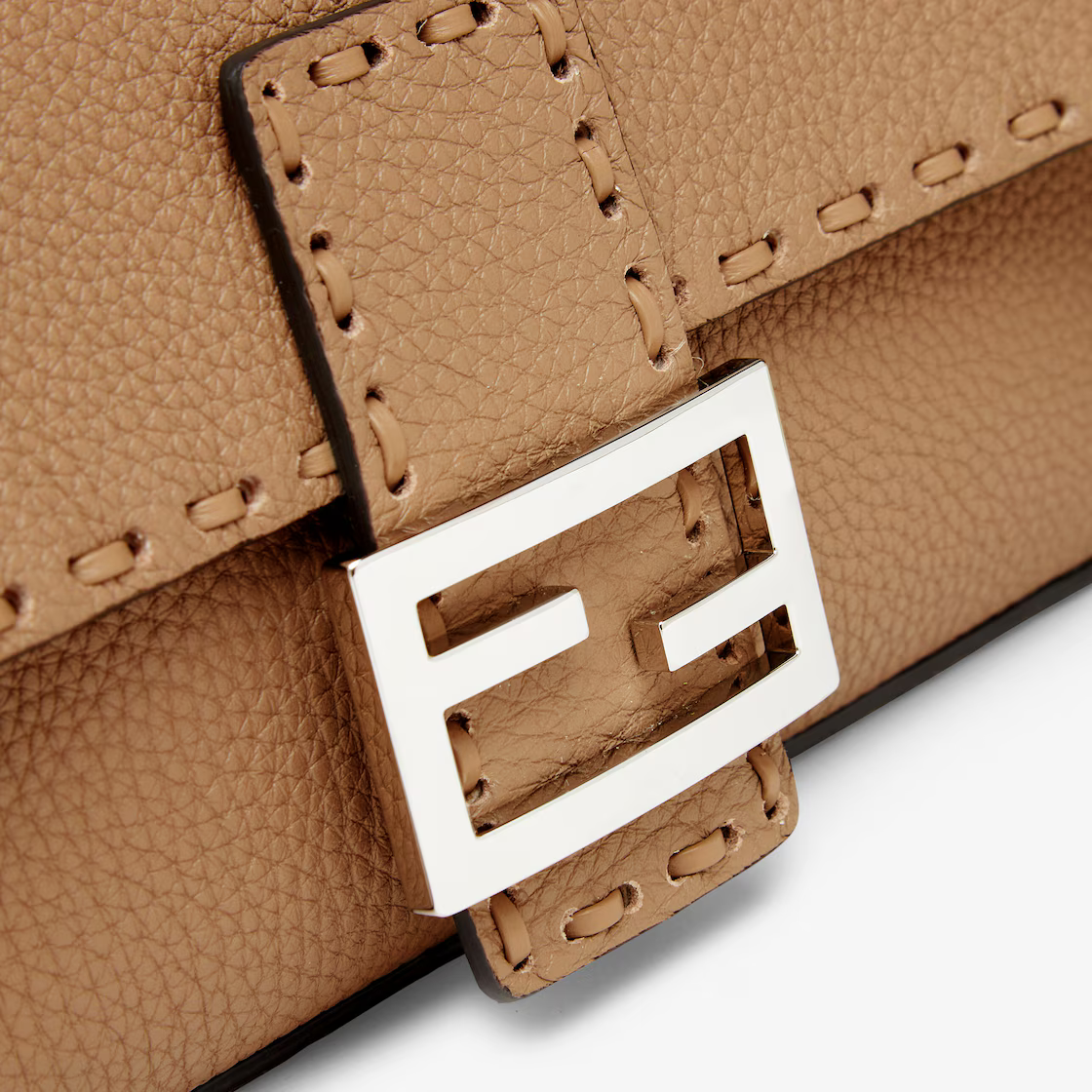 Fendi Baguette 8BR600ARBBF0EMR