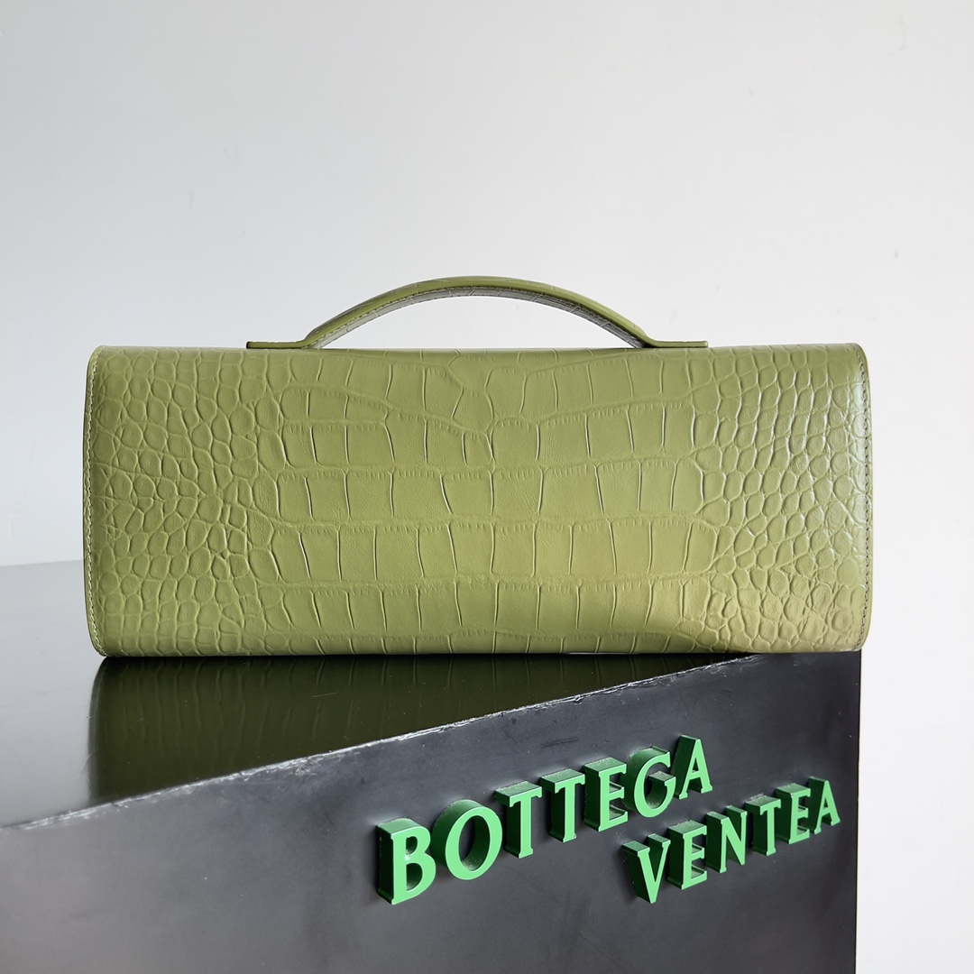 Bottega Veneta Andiamo rare crocodile leather handbag 741511