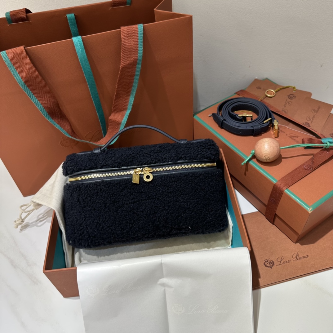 Loro Piana Extra pocket L19 series handbag