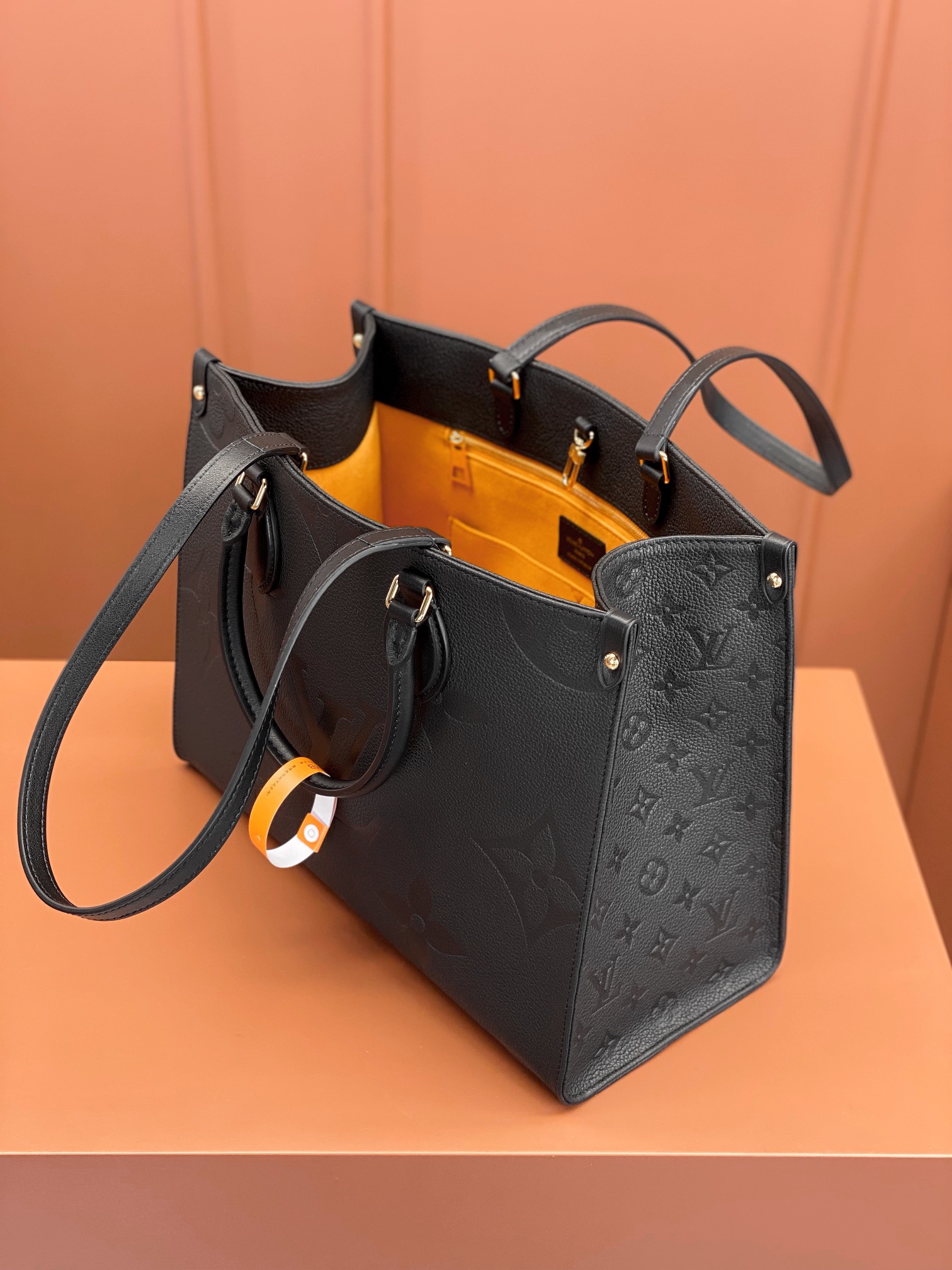 Louis Vuitton ONTHEGO Medium Handbag M45595