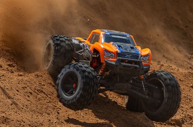 X-MAXX 4x4 new 8S version RTR complete set with 2x 4S / 5000 mAh batteries + Dual charger 2x120W
