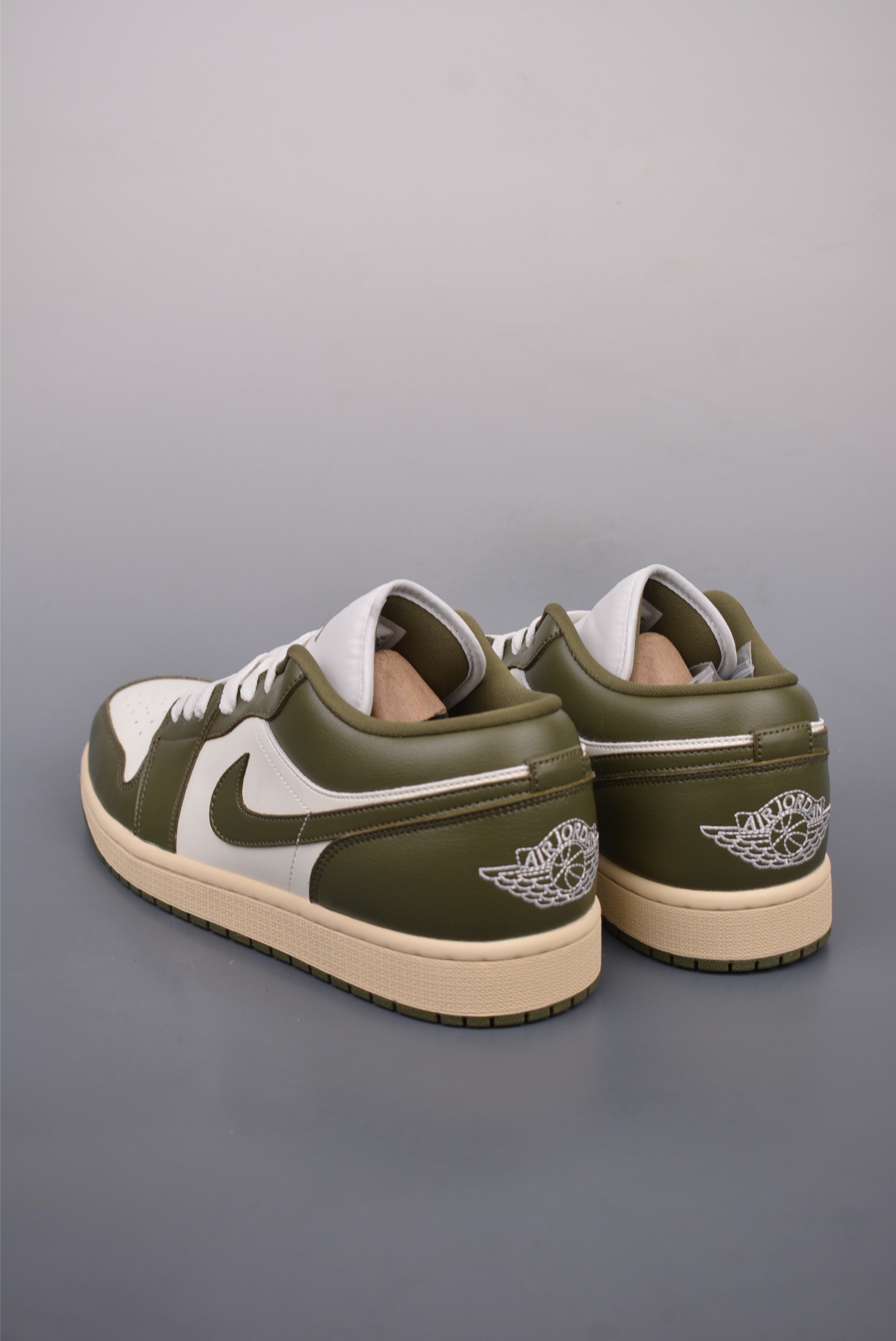 Nike Wmns Air Jordan 1 Low GS military green and white DC0774-122