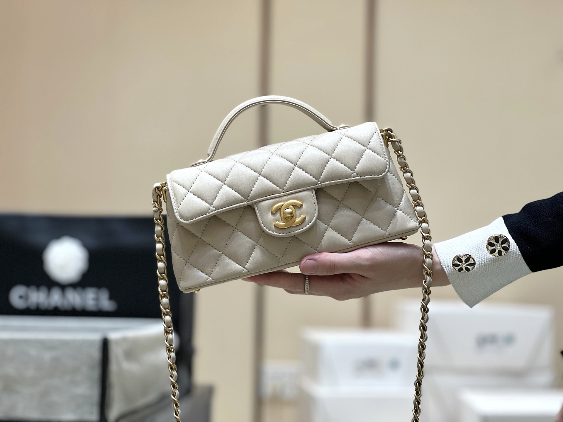 Chanel 25P Spring/Summer Preview Series Horizontal Kelly Handle Bag AS5354 00118