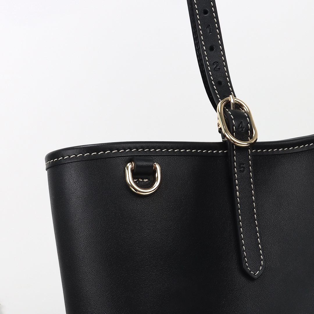 Gucci GG Emblem large tote bag ‎815213 AAEC2 1000