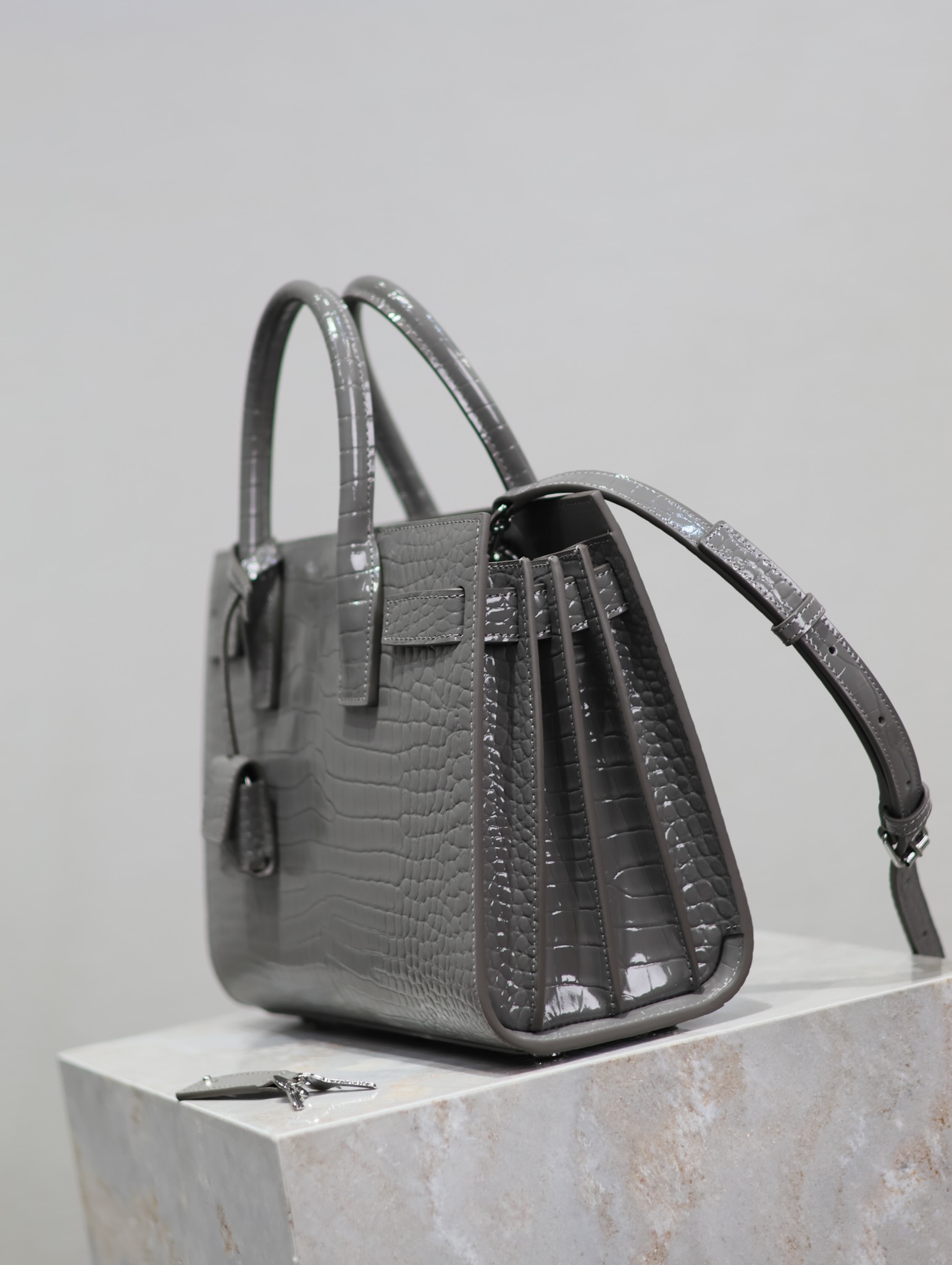 Yves Saint Laurent sac de jour accordion bag 421863