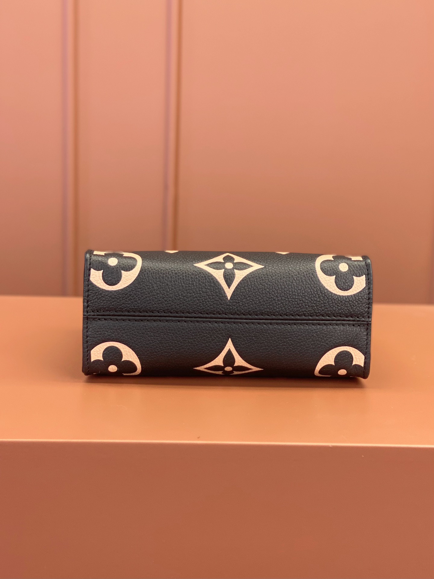 Louis Vuitton ONTHEGO BB Handbag M47053