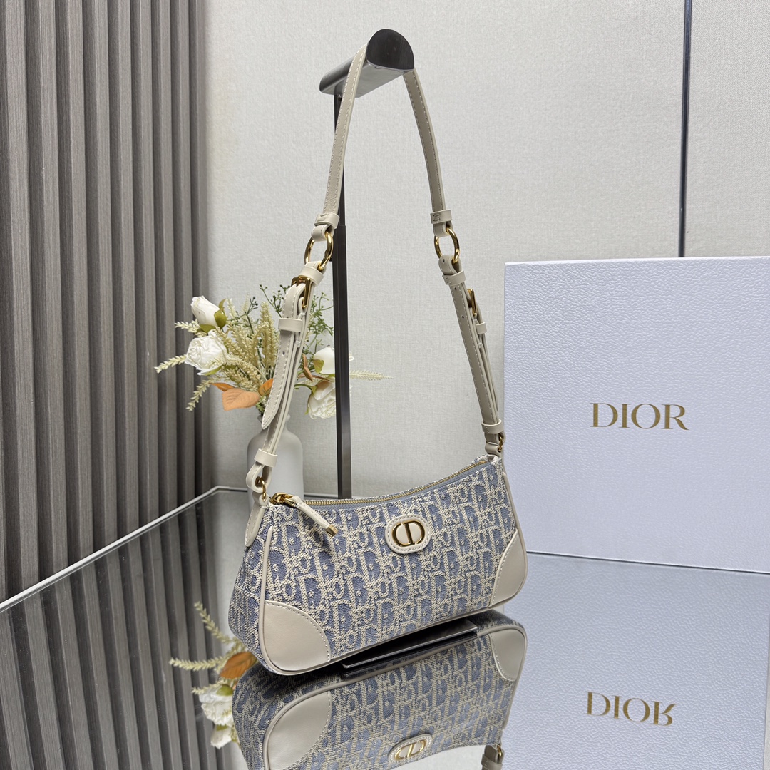 Dior 30Montaigne series mini handbag 2398