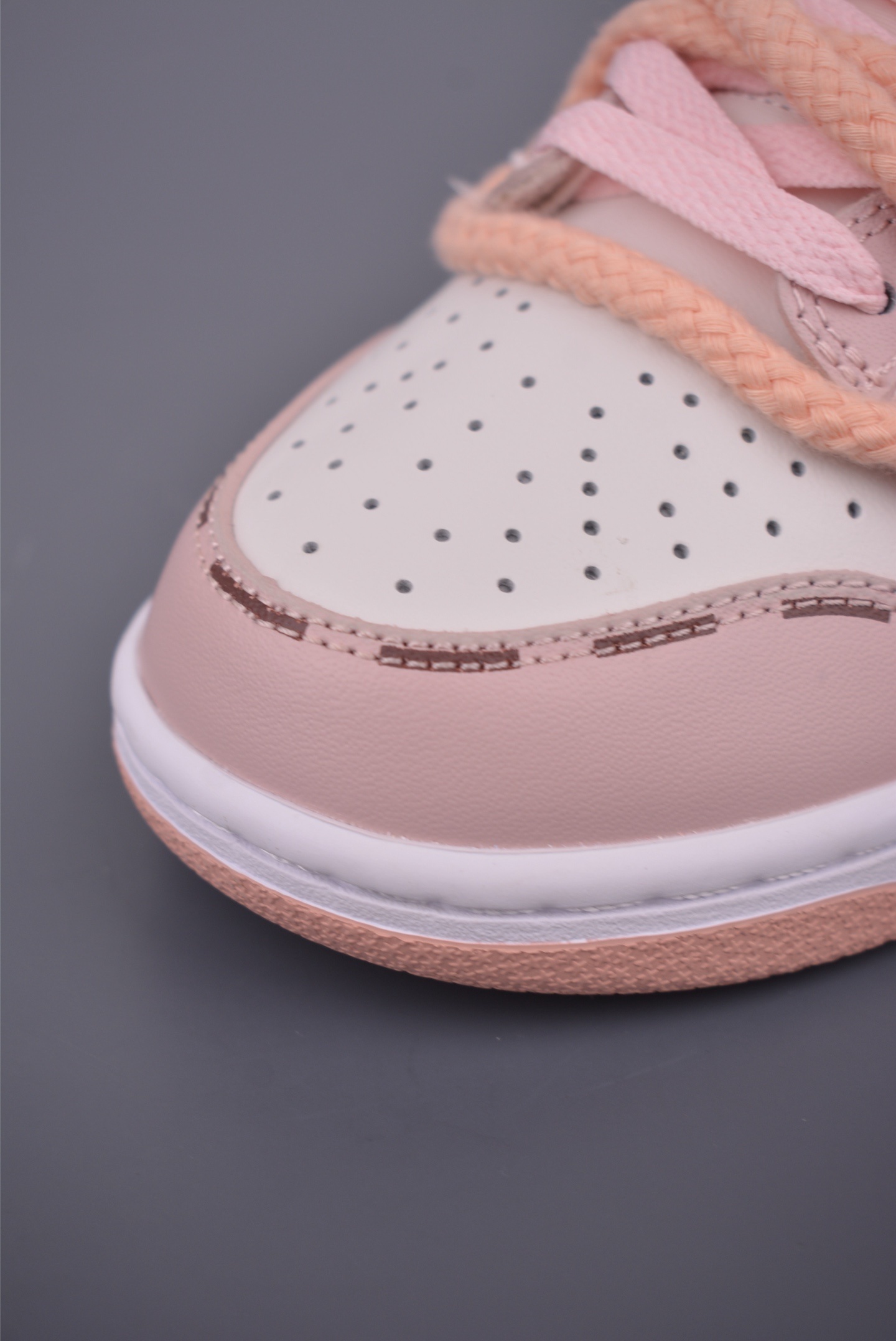 Nike SB Dunk Low Sneakers 