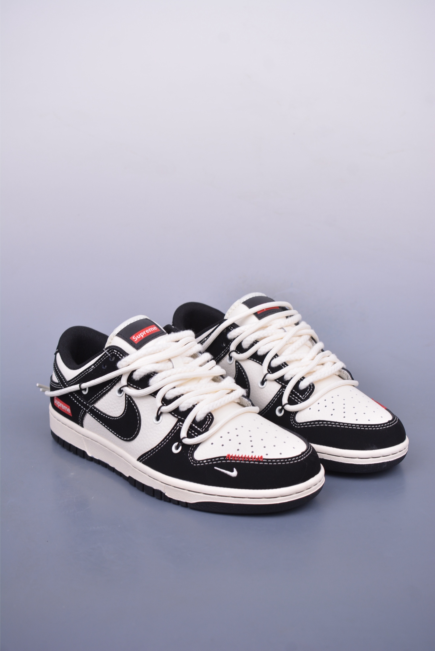 Supreme x Nike SB Dunk Low sneakers black and white YX5066-280