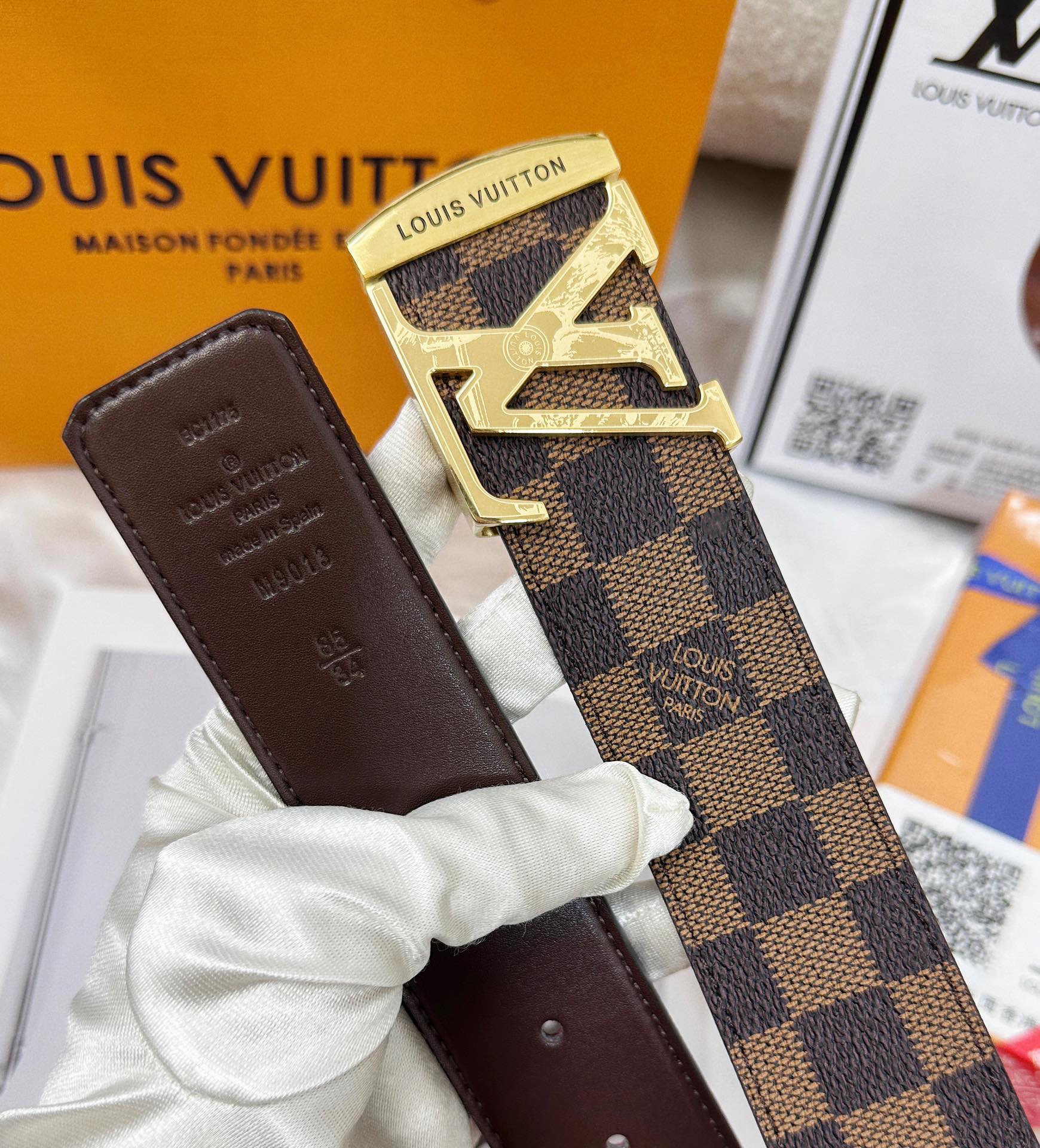 Louis Vuitton Carved Steel Buckle Cowhide Men's Belt 4CM Width