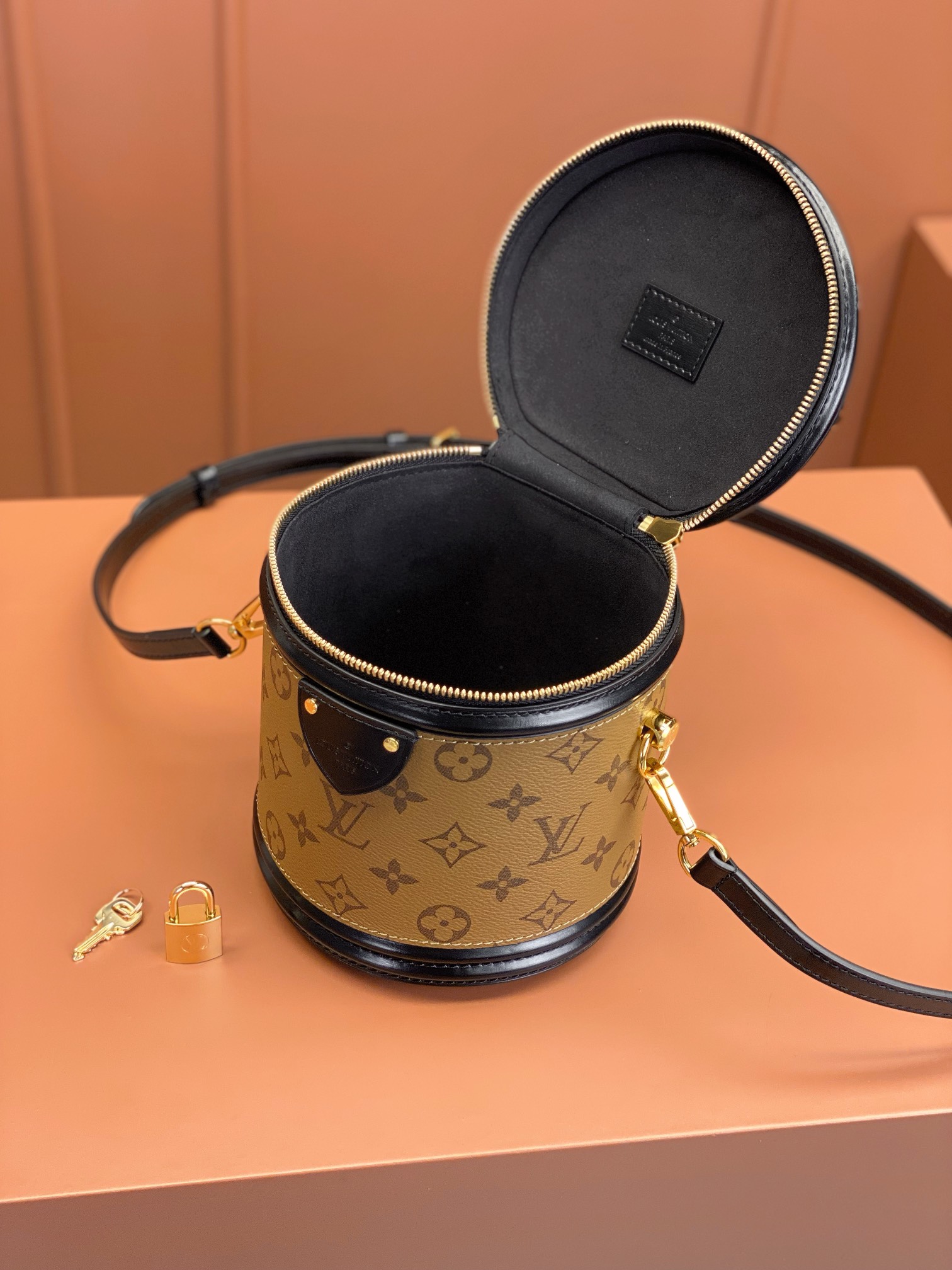 Louis Vuitton CANNES Handbag M43986