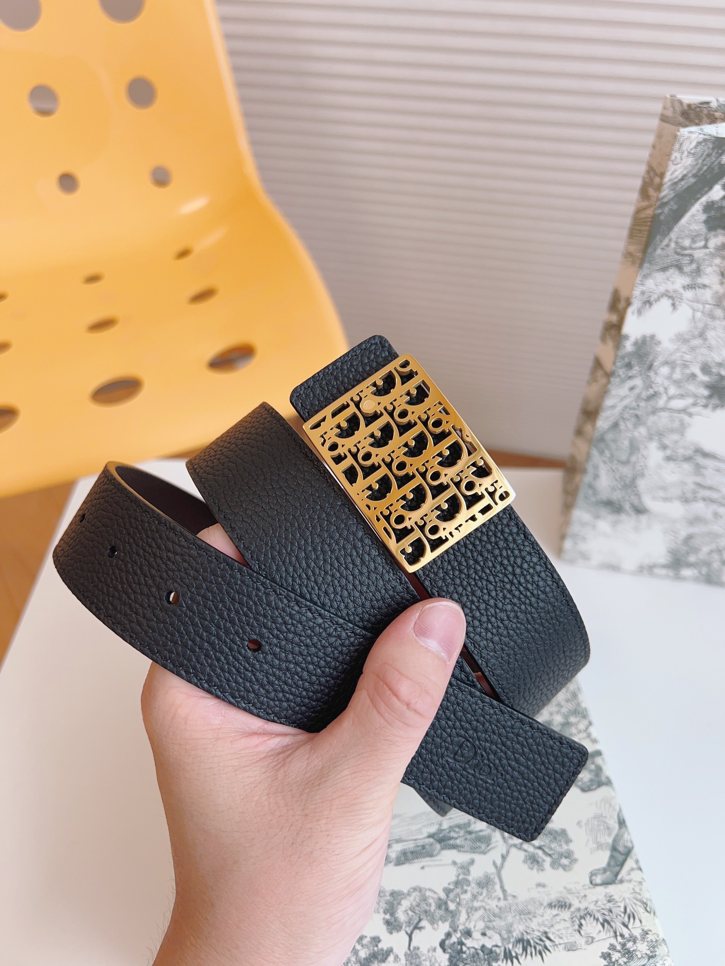 Dior hollow buckle cowhide double-sided belt 3.5CM wide