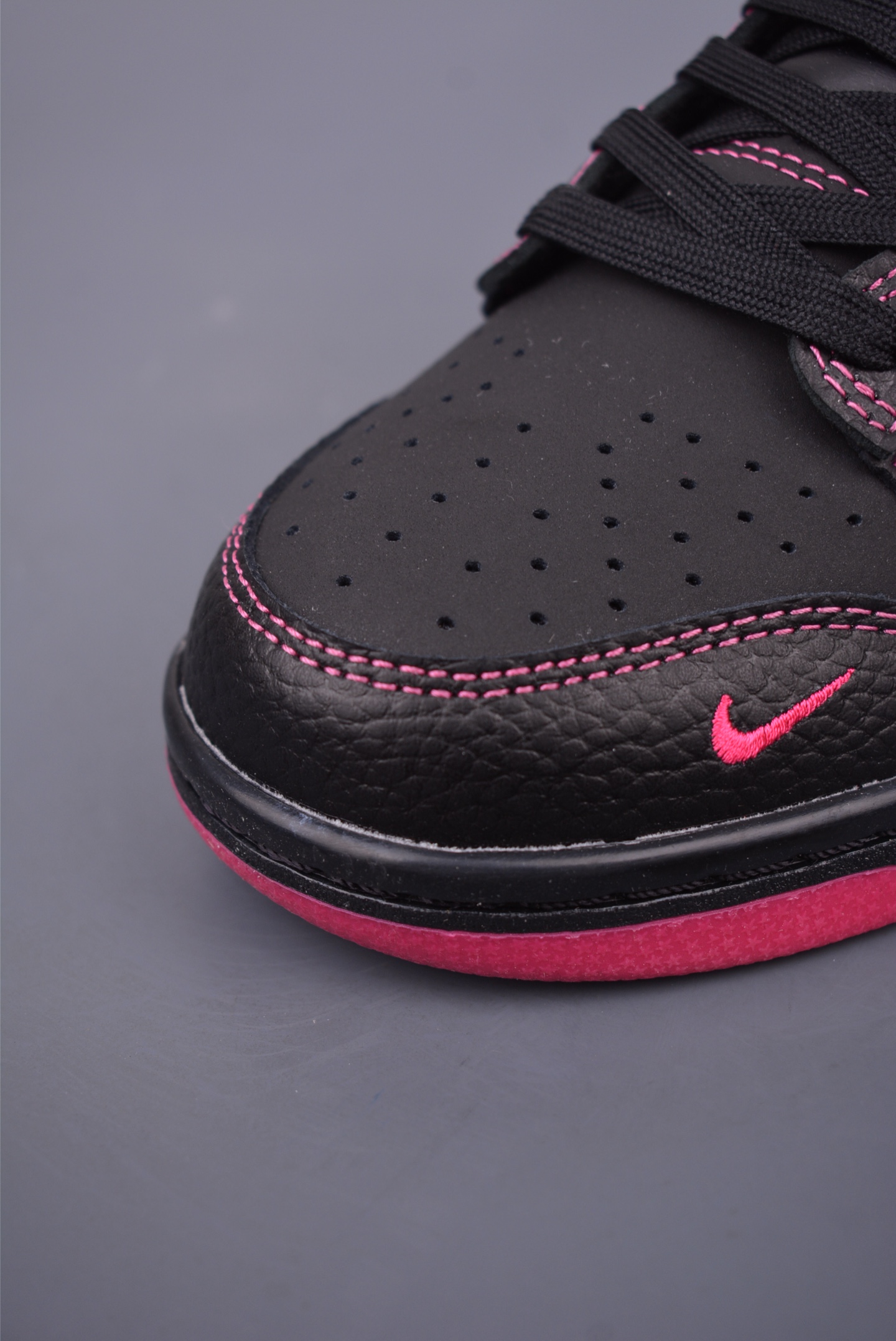 NIKE SB Dunk Low 