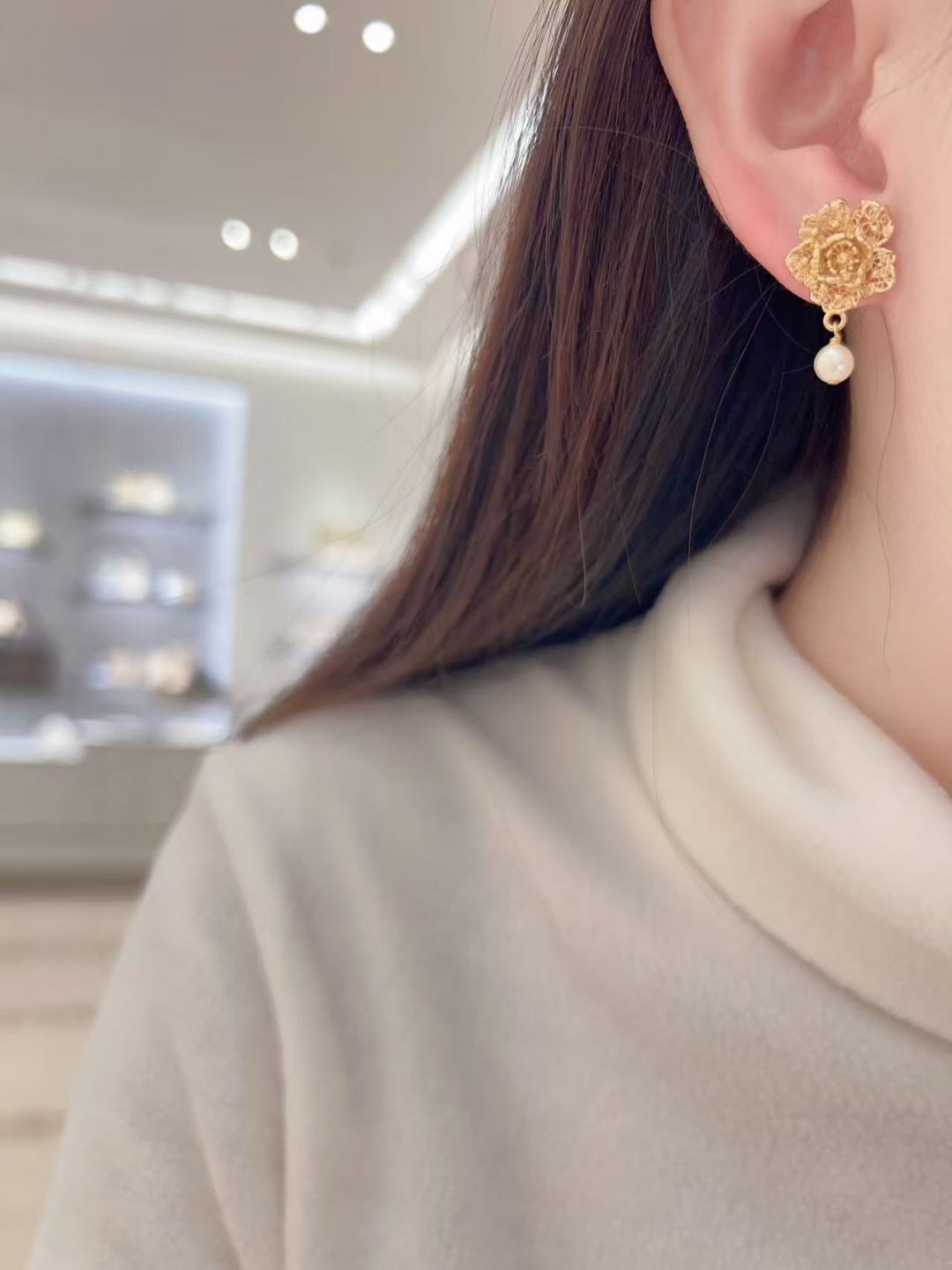 Dior flower cd pearl earrings
