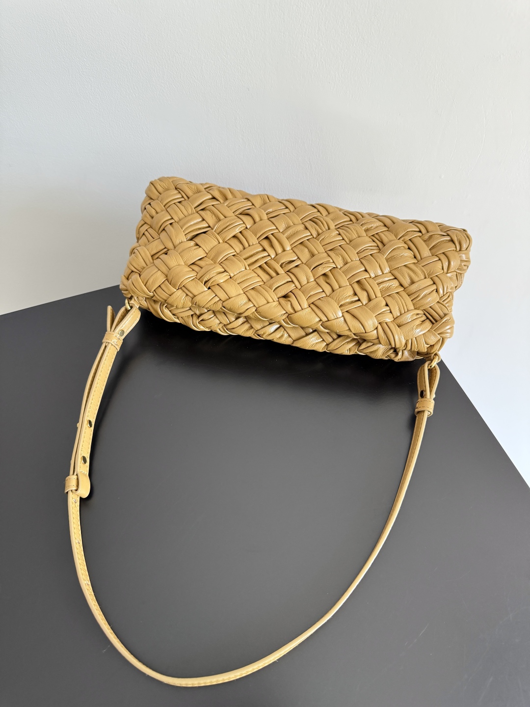 Bottega Veneta Kalimero cha cha woven handbag 785780